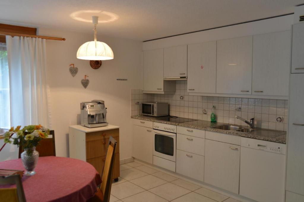 Bed And Breakfast - Die Aelplersuit Fuer Backpackers Im Berghuesli Linthal 外观 照片
