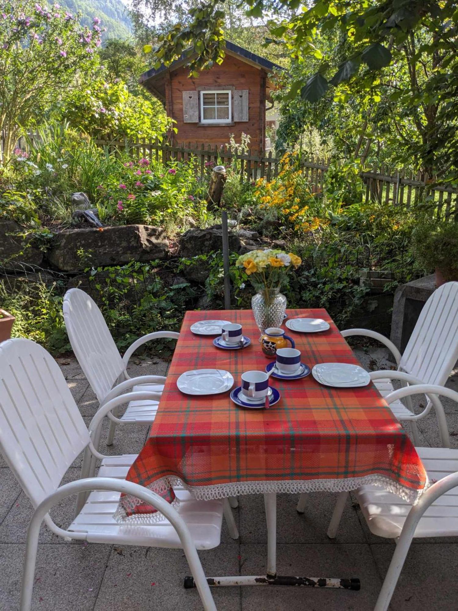 Bed And Breakfast - Die Aelplersuit Fuer Backpackers Im Berghuesli Linthal 外观 照片