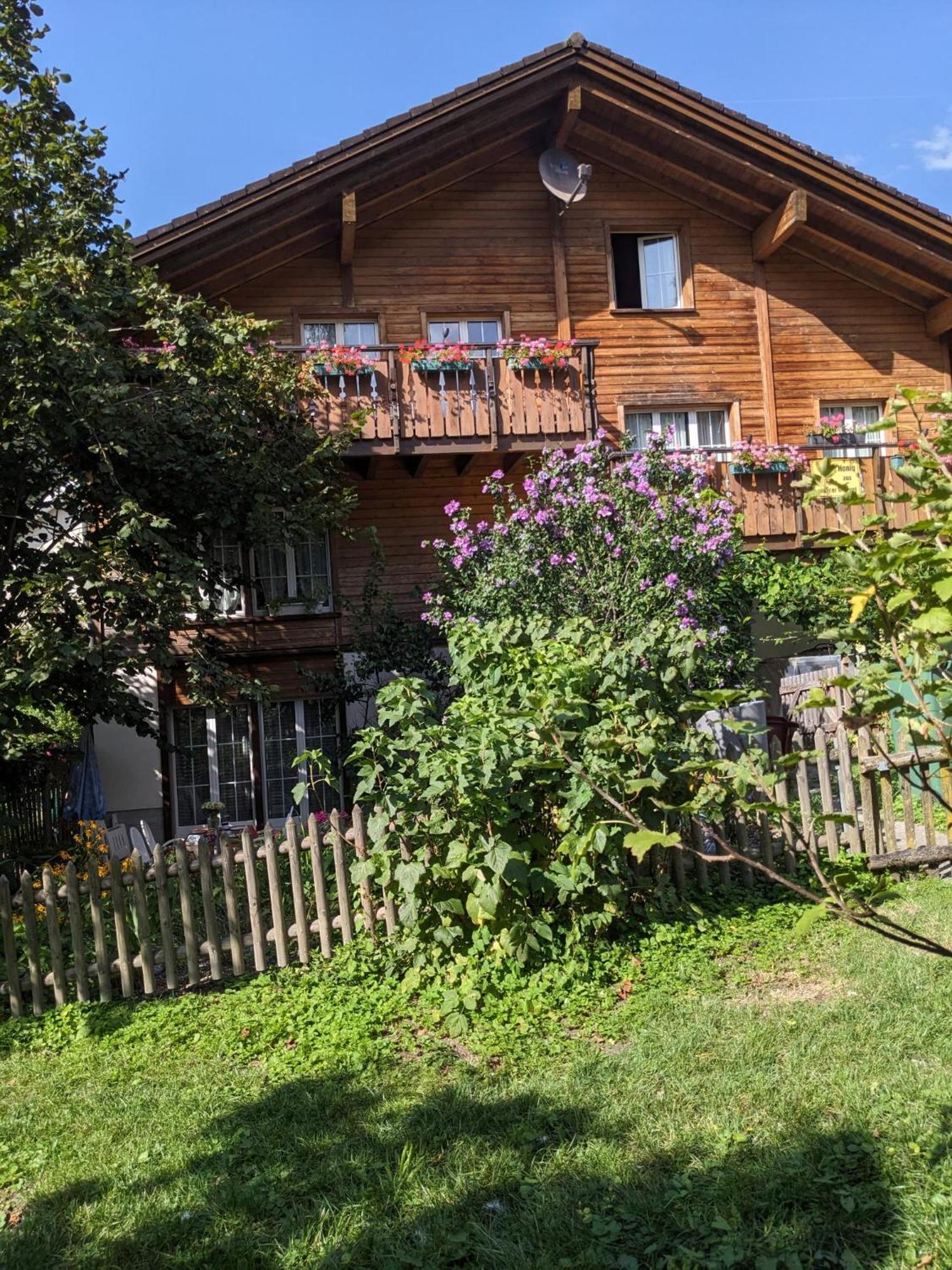 Bed And Breakfast - Die Aelplersuit Fuer Backpackers Im Berghuesli Linthal 外观 照片