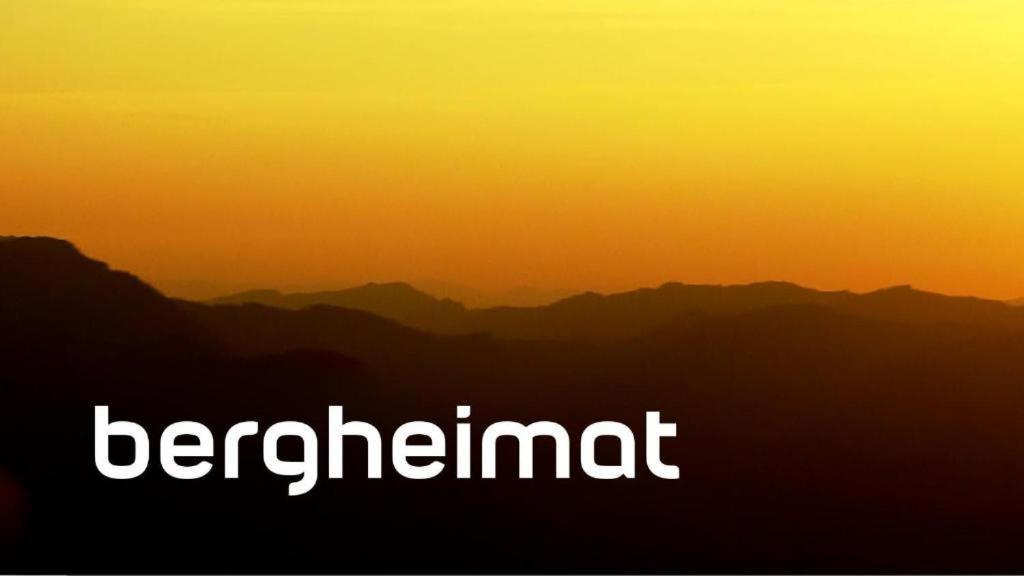 Bed And Breakfast - Die Aelplersuit Fuer Backpackers Im Berghuesli Linthal 外观 照片