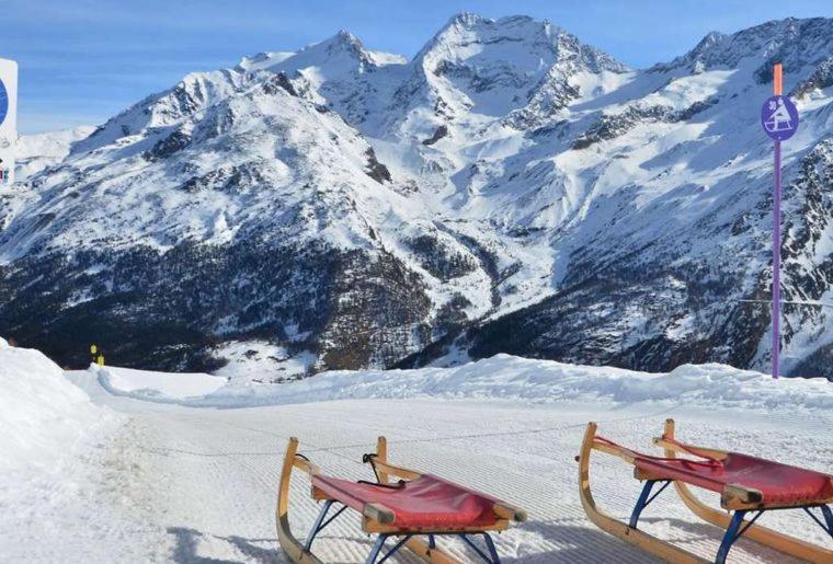 Bed And Breakfast - Die Aelplersuit Fuer Backpackers Im Berghuesli Linthal 外观 照片